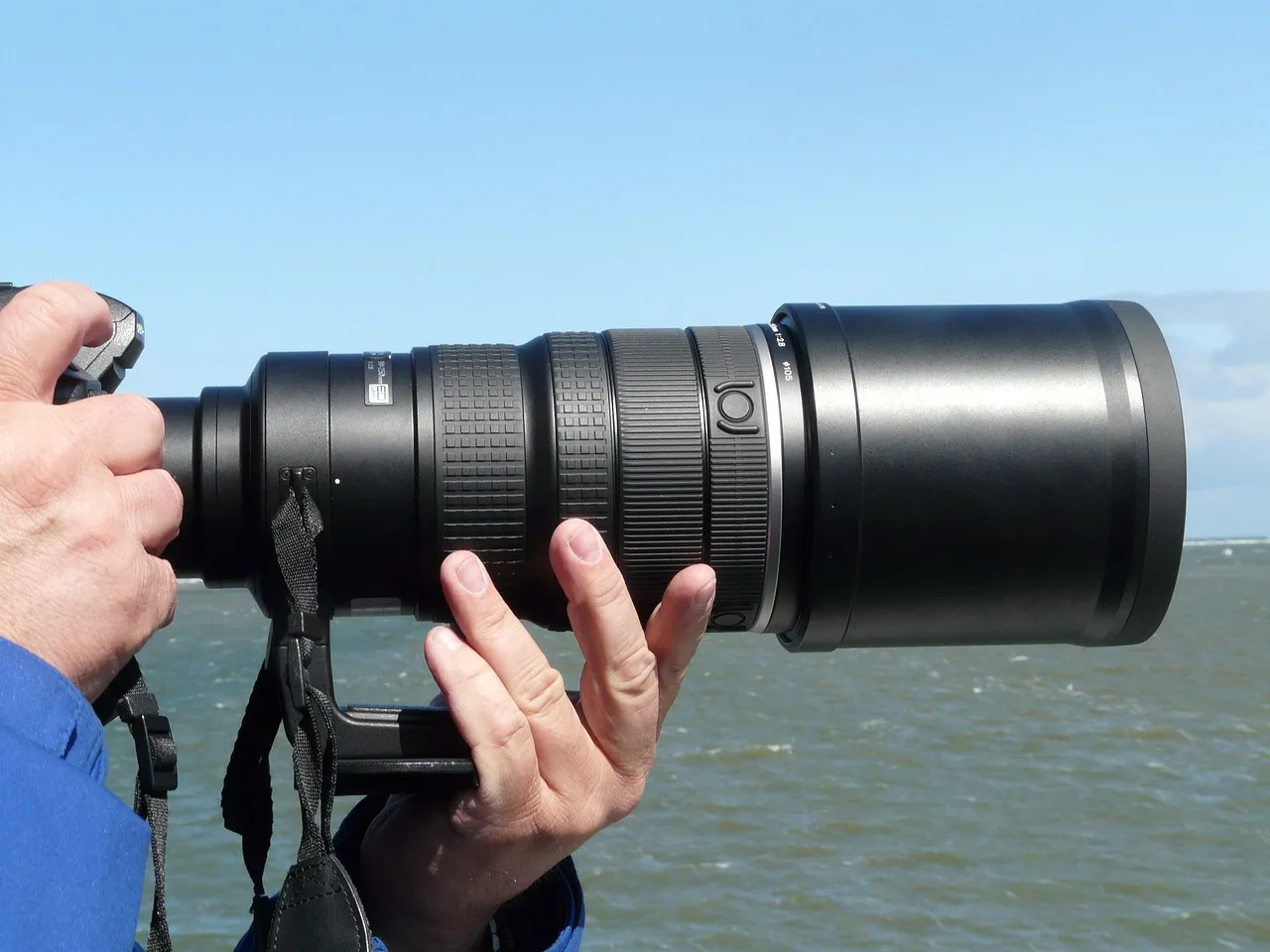 lens, camera, tripod, camera tripod, recording, photographer, taking photos, telephoto, focal length, telephoto lens. YouTube channel content and production guide: a practical read